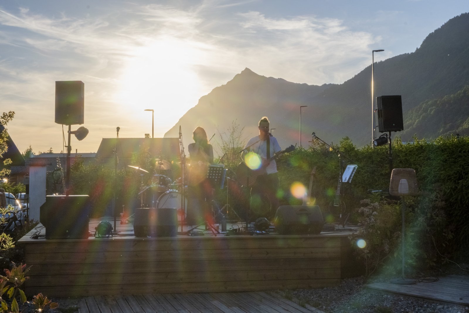 Concert sur la terrasse d'Arvi'Pâtes au coucher du soleil